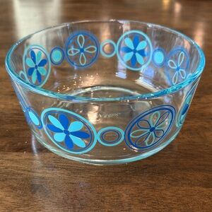 Pyrex Floral Blue Pinwheel Medallion 1.5 quart bowl 7203 18 05 vintage retro
